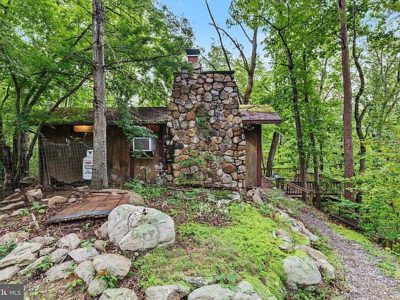 2nd image of 1272 Shipwreck Rd
