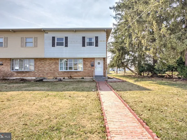 424 Locust St, Denver, PA 17517