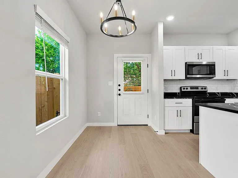 525 Dakota St — Photo 8