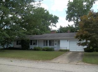 38 Circle Dr, Charleston, IL 61920