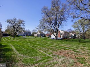 1105 Hempfield Dr, Lancaster, PA 17601