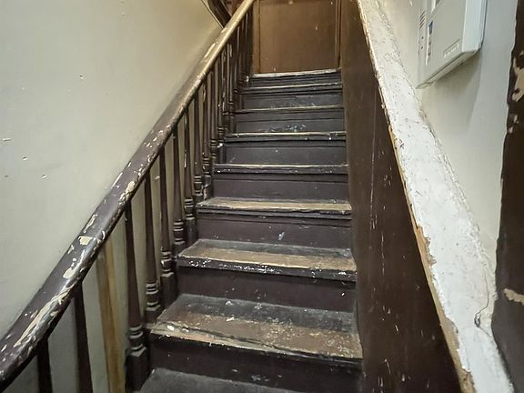3rd image of 1120 Garden St
