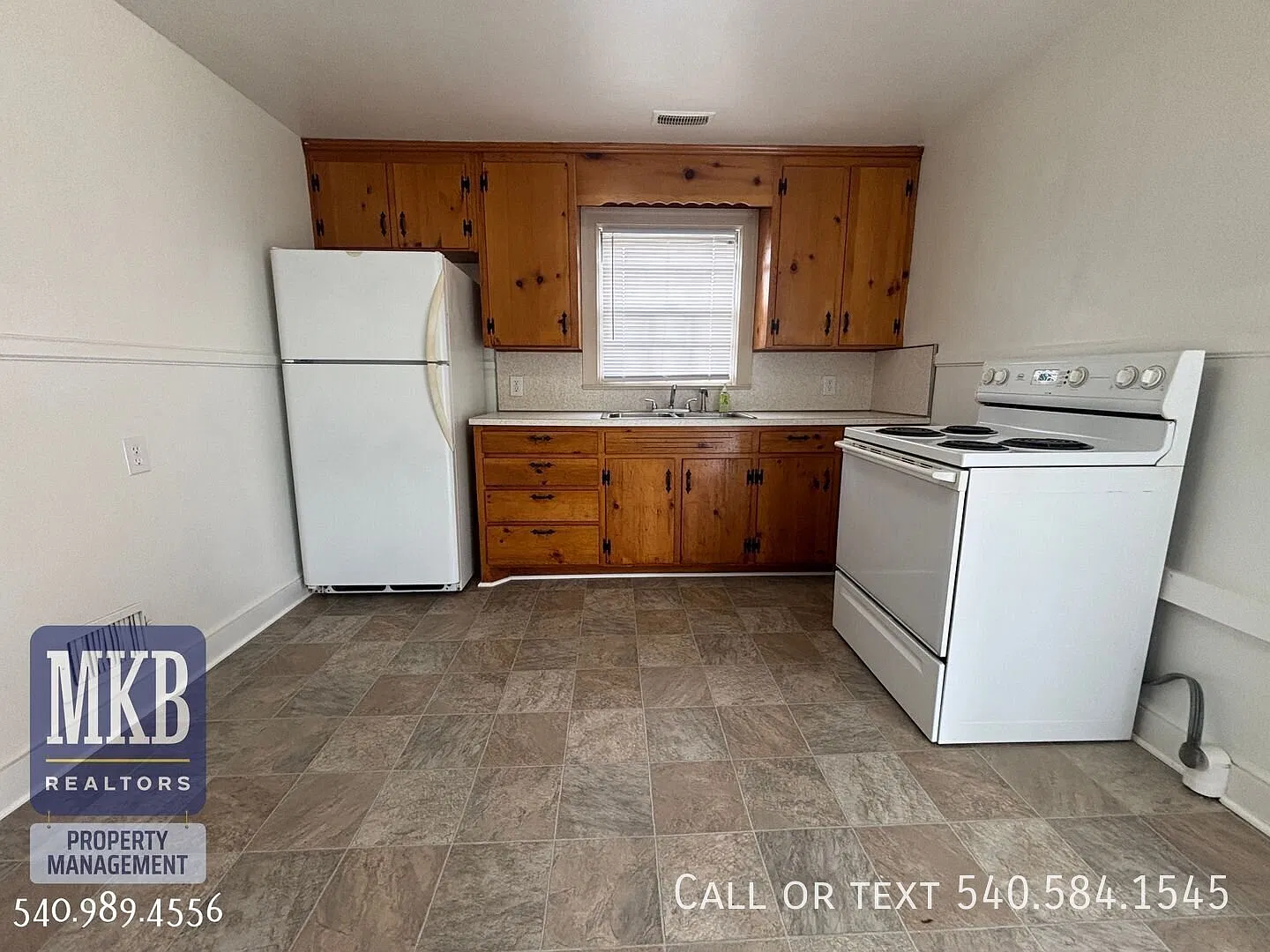 3171 Garden City Apartment Upper Level Unit B — Photo 3