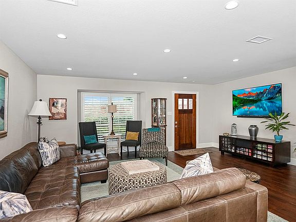 4th image of 5876 Doliver Drive #122