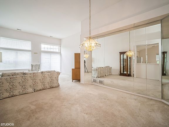 2nd image of 3054 Lexington Ln