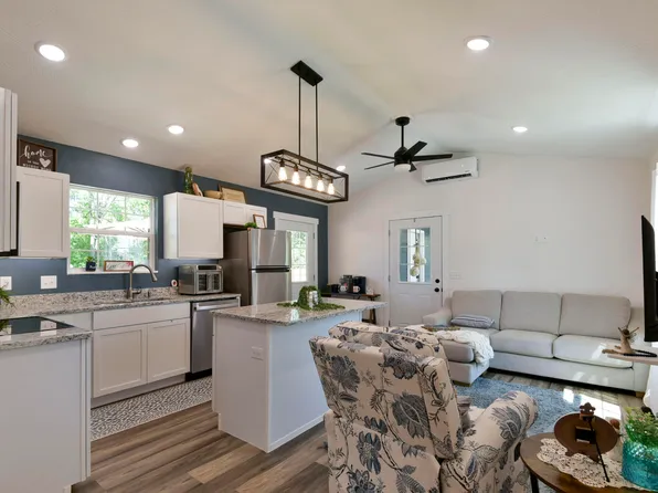 355 Bear Lane, Hollister, MO 65672
