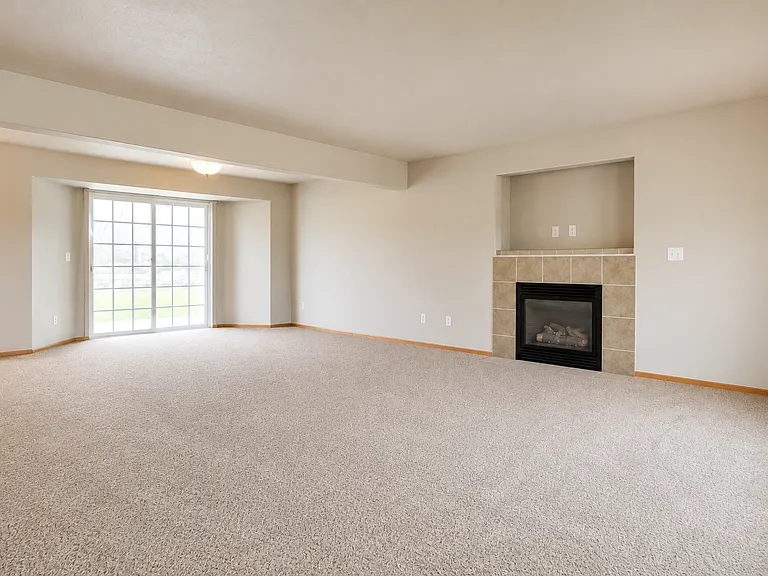 4904 E 15th Ave — Photo 3