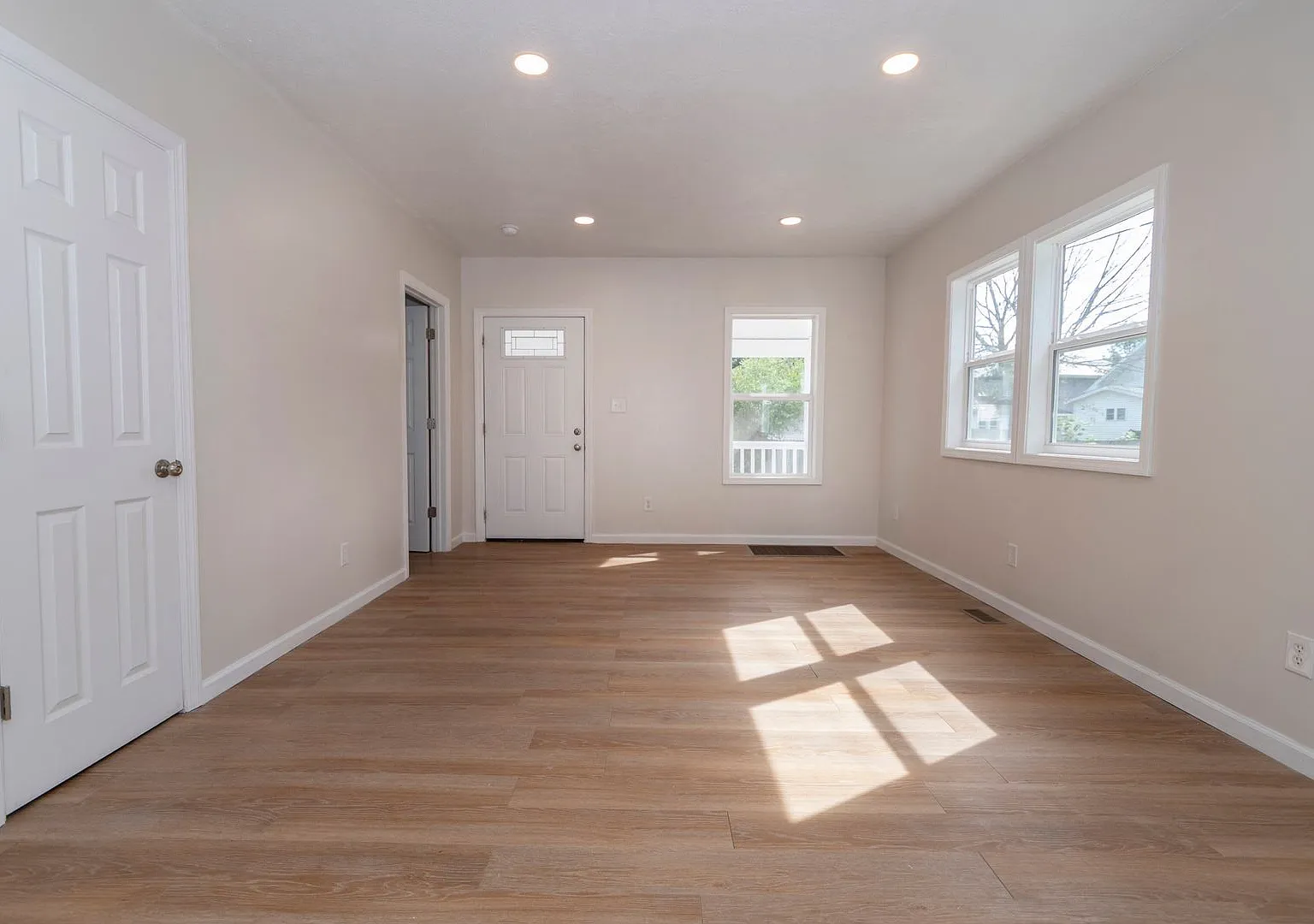 Mishawaka Newly renovated 3 bedroom single family home — Photo 3