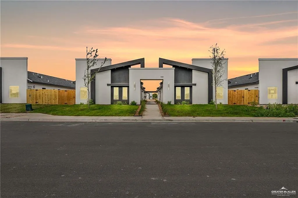 3 bed, 2.0 bath, 4004 sqft, $1,250 — Photo 1