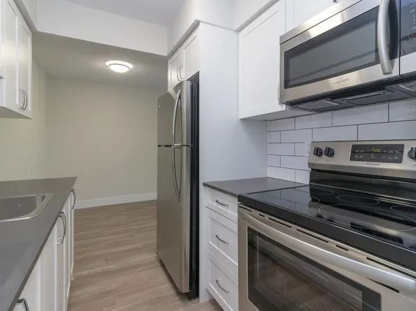 Madrona Manor Apartments