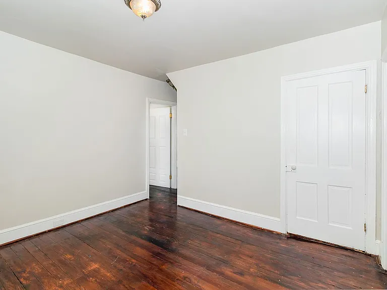 517 N Pitt St — Photo 14
