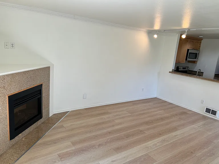 966 28th St NE — Photo 9