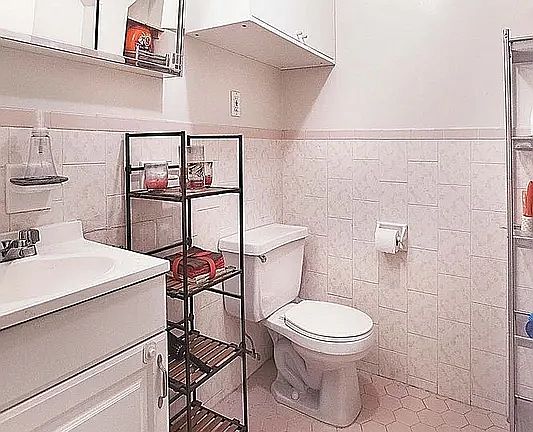 4th image of 310 W 95th St APT 4D