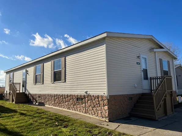 540 E Pondview Dr, Morrice, MI 48857