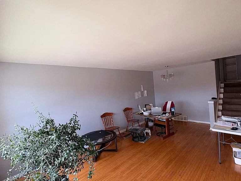 9 Syracuse Cres — Photo 2