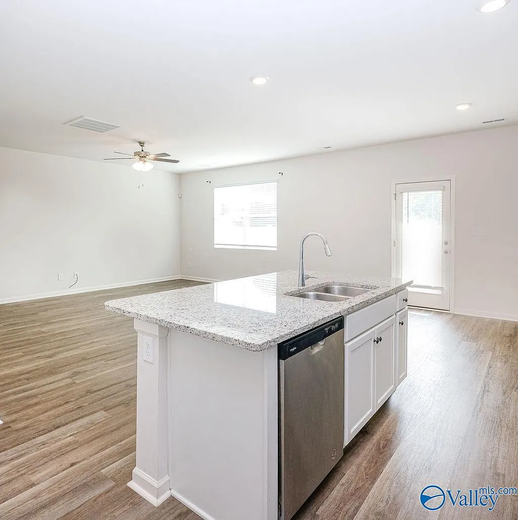 3 bed, 2.5 bath, 1775 sqft, $1,750 — Photo 4