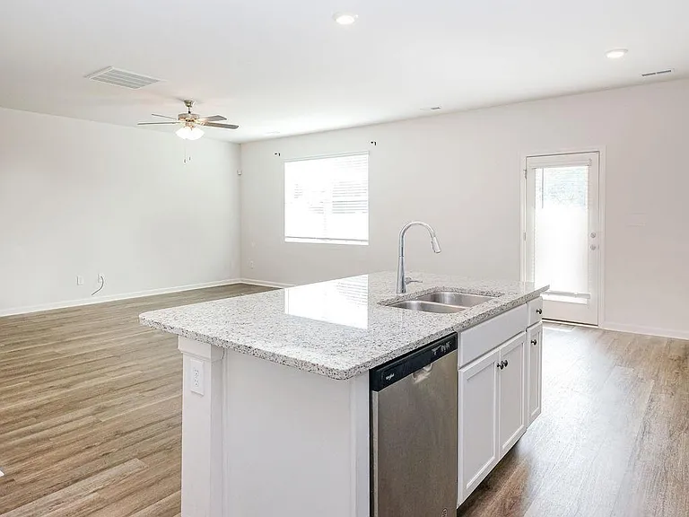 121 Maple Spring Trl — Photo 4