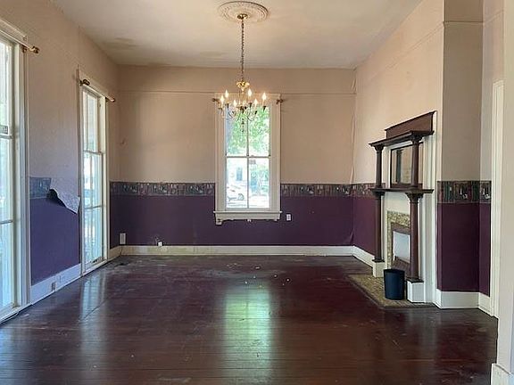 5th image of 955 Charleston St