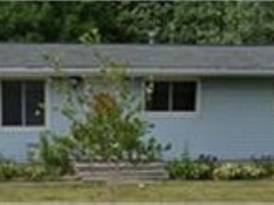 806 Maple Ln, Clear Lake, IA, 50428