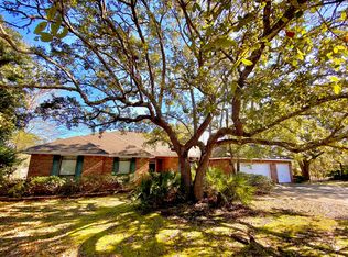 400 Inverness Ct, Ocean Springs, MS 39564