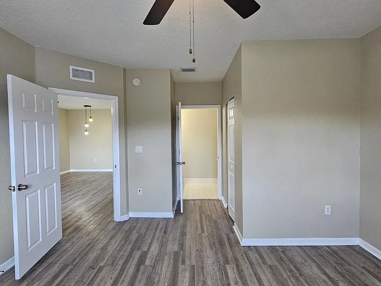 1063 Golden Lakes Blvd #322 — Photo 10