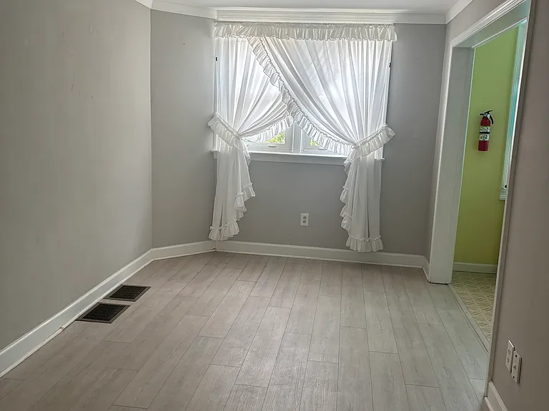 329 N Oak Ave — Photo 6