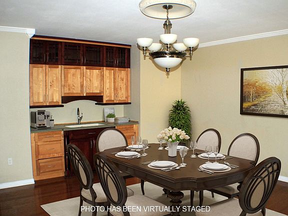 5th image of 545 NW Clubview Cir