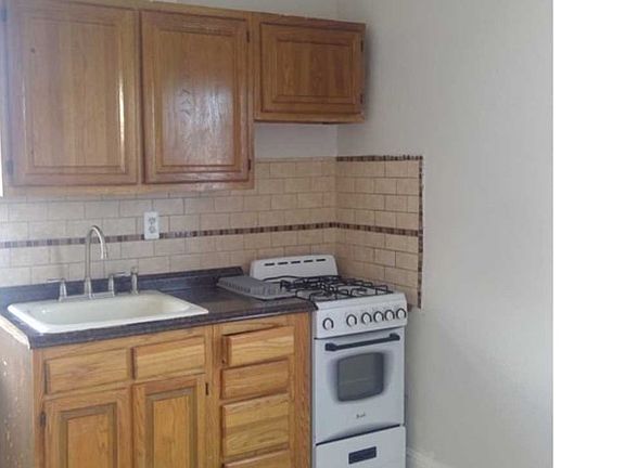 3rd image of 561 Dewey Ave #2
