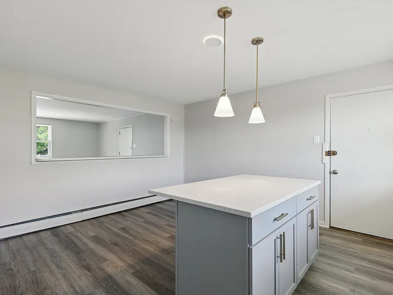 500 Manor House Ln — Photo 5