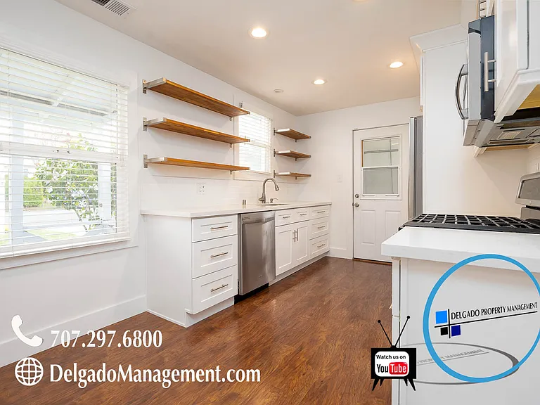 2425 Alameda St — Photo 5