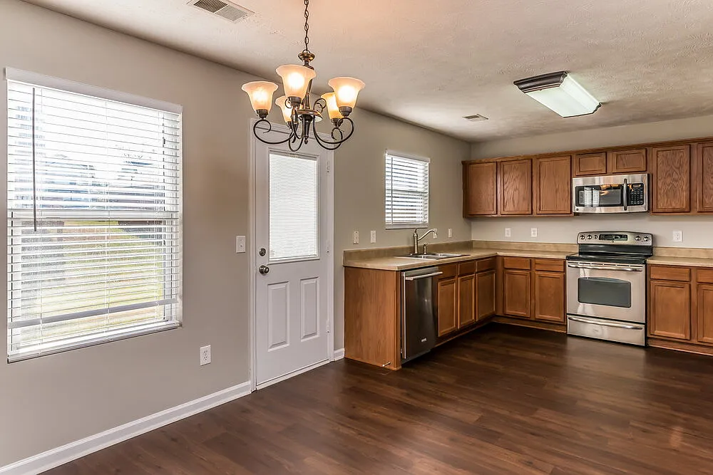 3 bed, 2.5 bath, 2138 sqft, $3,740 — Photo 4
