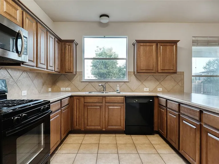 314 Hidden Brook Ln — Photo 5