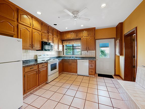 3rd image of 1801 N Ocean Breeze