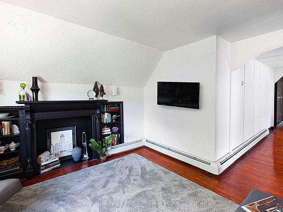 3rd image of 120 Saint James Pl #3