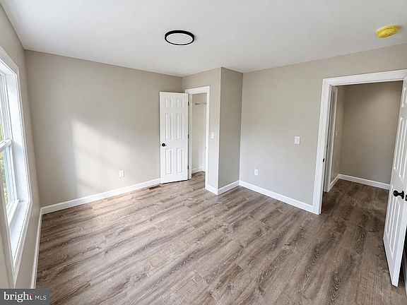 5th image of 222 W Main St