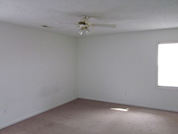 5th image of 210 Michael Dominick Dr #B