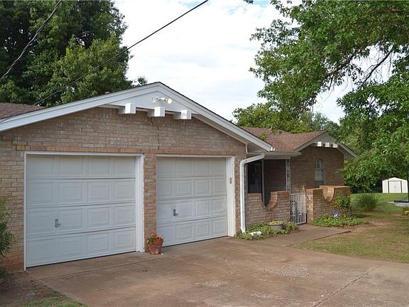 2nd image of 4725 NE 33rd St