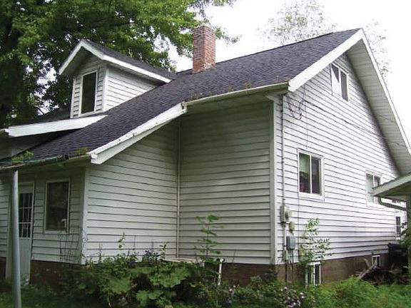 4th image of 303 E County Road A