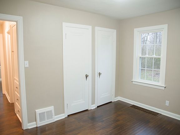 5th image of 4085 Broadway Ave