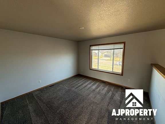 5th image of 409 Cottonwood Dr
