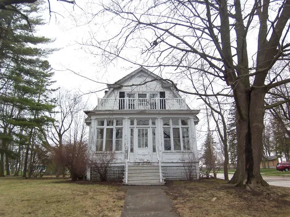 2119 Prospect St, New Holstein, WI 53061