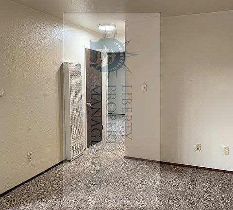 3rd image of 1951 Scarborough Dr APT 7