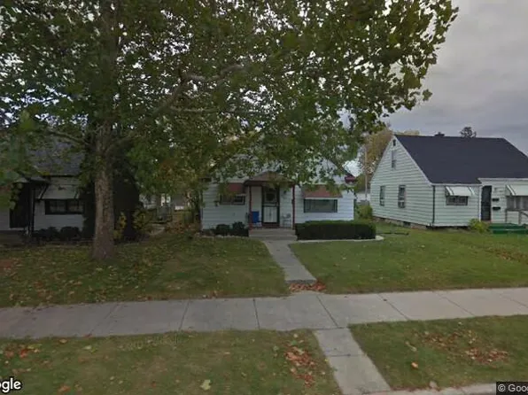 4900 N 61st St, Milwaukee, WI 53218