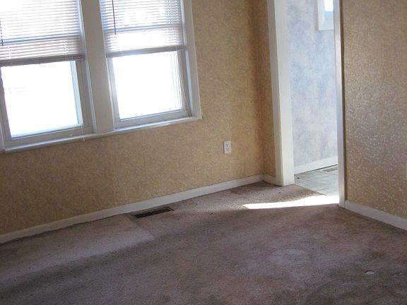 5th image of 411 Iroquois St