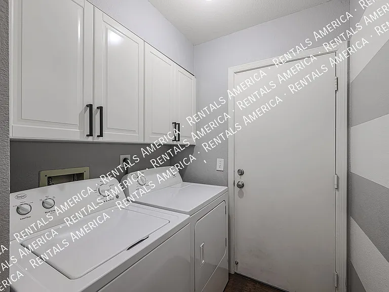 1360 W Esplanade St — Photo 18
