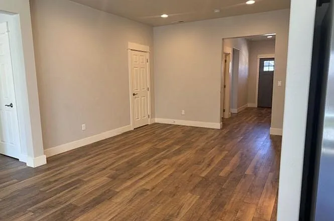20587 Rolen Ave — Photo 8