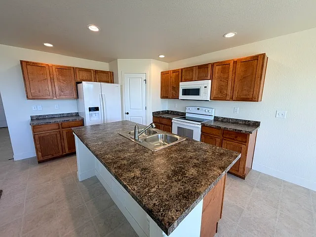 3 bed, 2788 sqft, $3,000 — Photo 4