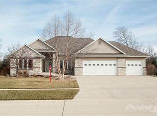 380 Evergreen Ln, Robins, IA 52328