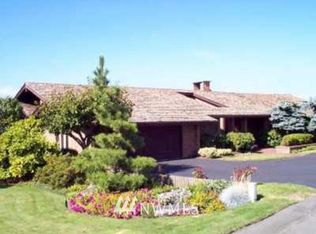 9425 Hilltop Rd NE, Bellevue, WA 98004