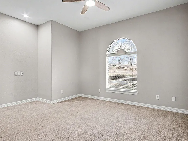 15569 Crown Oaks Dr — Photo 31